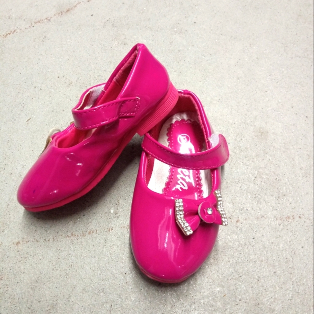 Pink dress shoes